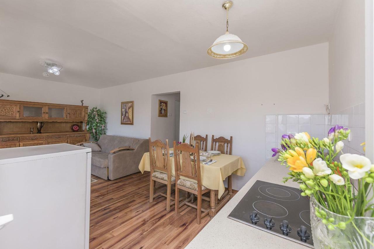 Apartment Nansy Omiš Zimmer foto